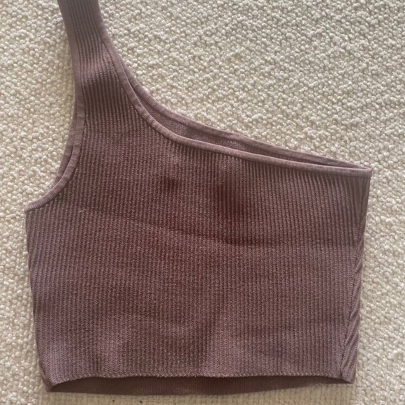 Aritzia Tops - Babaton sculpt knit crop size M in a mauve color